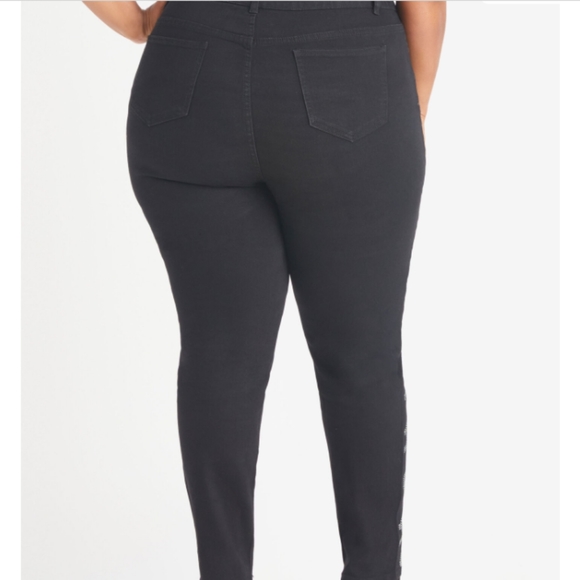 Ashley Stewart Chain Link Embellished Skinny Jeans Size 26 NWT - Picture 2 of 2